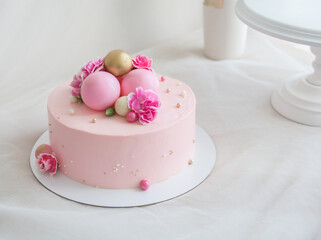 cake with pink flowers