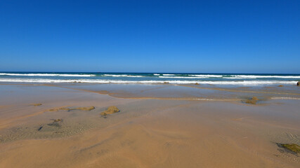 praia mar rochas oceano natureza