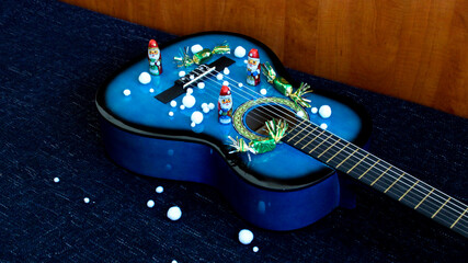 The alluring guitar decoration as a Christmas present.