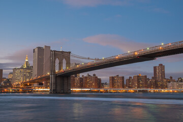 Fototapeta na wymiar Brooklyn Bridge spanning the East River from Brooklyn into New York City at sundown