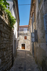 Fototapeta na wymiar deserted alley in the historical old town of Krk on the island of Krk in Croatia