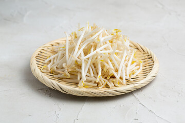 カップラーメンに野菜を入れてみる