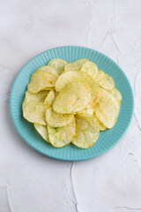 ポテトチップス（のり塩）と白背景