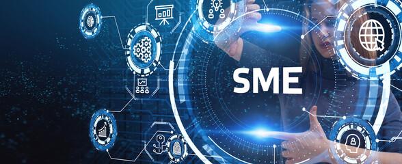 Obraz premium The concept of business, technology, the Internet and the network. A young entrepreneur working on a virtual screen of the future and sees the inscription: SME
