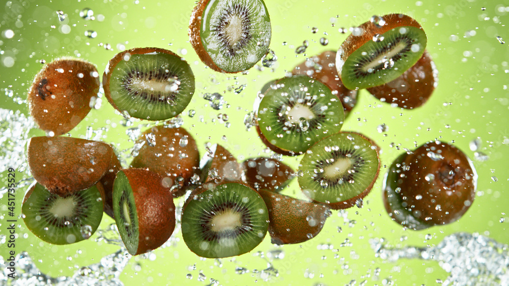 Poster fresh kiwi flying with water splashes on green gradient background