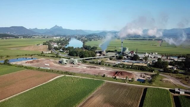 Congdong Sugar Mill in the Tweed Valley under the protection of Mt Warning