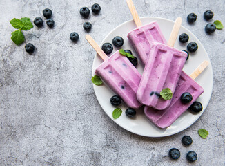  Ice cream popsicles from fresh organic blueberries. - obrazy, fototapety, plakaty