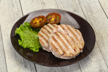 Grilled tuna steak with kumato