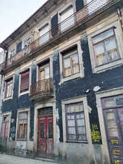 Fototapeta na wymiar old houses in the old town of Porto, Portugal