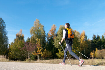 Fit in den Herbst mit Nordic Walking