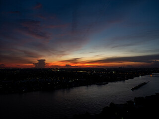 Naklejka premium City view in sunset. Chao Phraya river, Bangkok, Thailand.