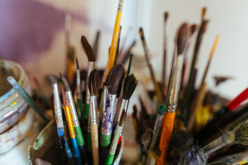 Obraz premium A lot of various brushes in the art studio