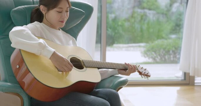 여유있게, 기타, 여자, 연주

