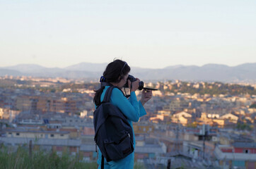 girl takin a landscape picture