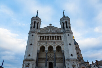 フランス　リヨンのフルヴィエールの丘に建つノートルダム大聖堂