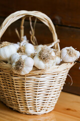 a basket of dried garlic in front of a wooden background