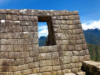 [Peru] Machu Picchu: Beautiful mountain scenery seen through masonry