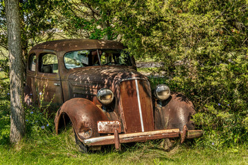 old rusty abandoned vehicle