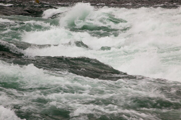 Obraz premium Cascading waters on the Niagara River