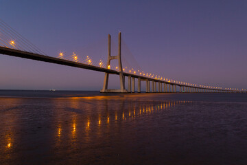Fototapeta na wymiar Puente Vasco de gama (Lisboa-Portugal)