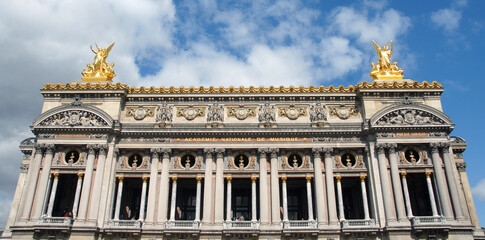 Fototapeta na wymiar The elegant palaces of Paris with luxurious wrought iron railings and Baroque ornaments.