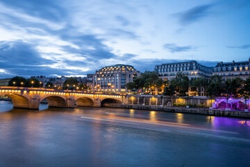 Paris au coucher de soleil - 451829353