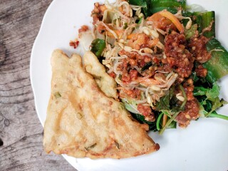 vegetables with peanut sauce