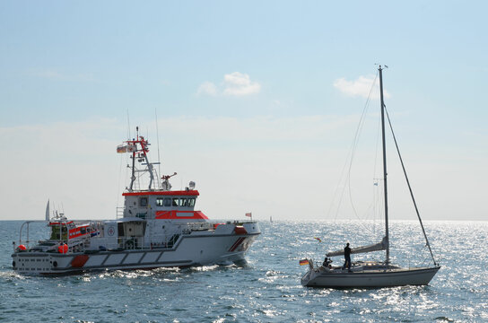 Boot der Seenotretter DLRG im Einsatz