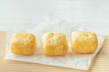 並んだ干し揚げ