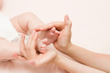 The baby's legs in the mother's hands are in the form of a hearth, a heart