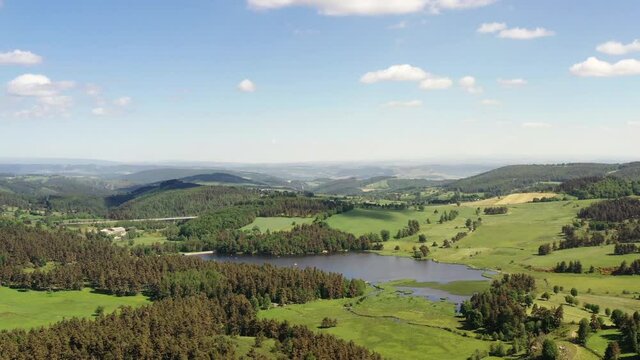 survol de l'Aubrac en Auvergne