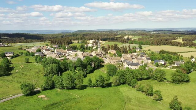 survol de l'Aubrac en Auvergne