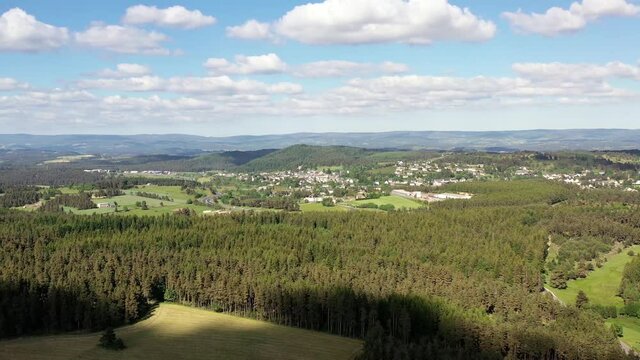 survol de l'Aubrac en Auvergne