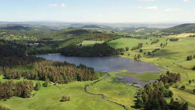survol de l'Aubrac en Auvergne