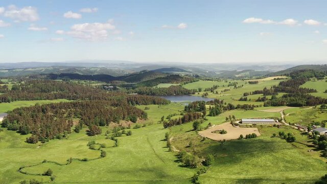 survol de l'Aubrac en Auvergne