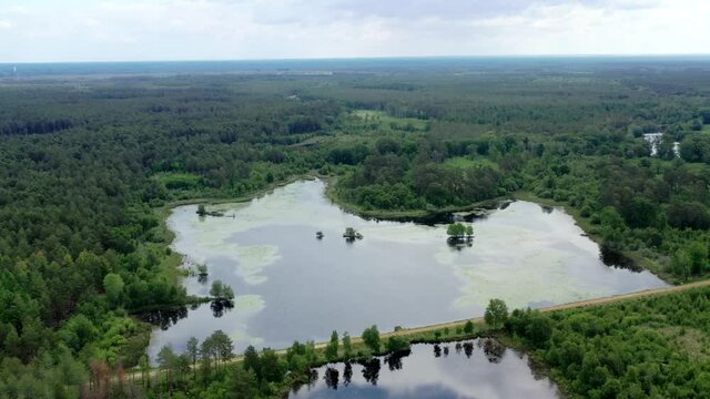 survol de la Foret de la Sologne et des lacs pr&egrave;s de Salbris