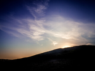 Fototapeta premium Sunset in the evening behind the mountain. Very cool nature.