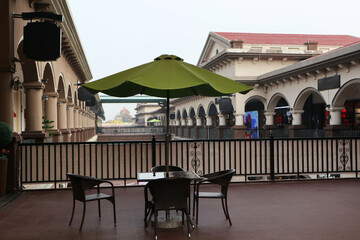 restaurant in the city