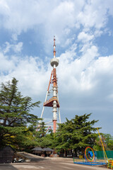 Obraz premium Tbilisi TV Broadcasting Tower on mount mtatsminda