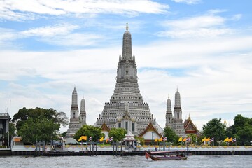 Obraz premium Wat Arun Ratchawararam is known as the short name 