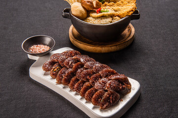 신선한 재료로 속을 꽉 채운 순대