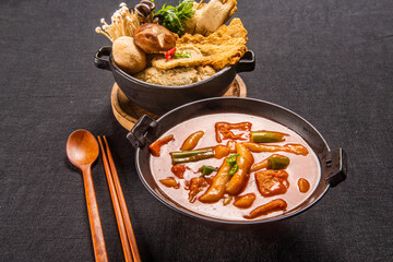 고추장을 넣어 얼큰하고 맛있는 떡볶이