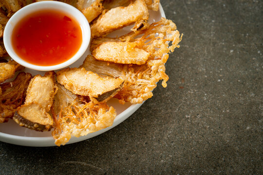 deep fried Enoki mushroom and King Oyster mushroom with spicy dipping sauce