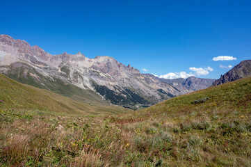 Paysage de montagne dans le col du Galibier en été dans le département de la Savoie en France