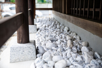 ​旗下山慈眼寺　慈眼寺　秩父　秩父市
秩父札所十三番　御花畑駅　祈願　祈祷　瑠璃殿　石に祈願　めのお寺