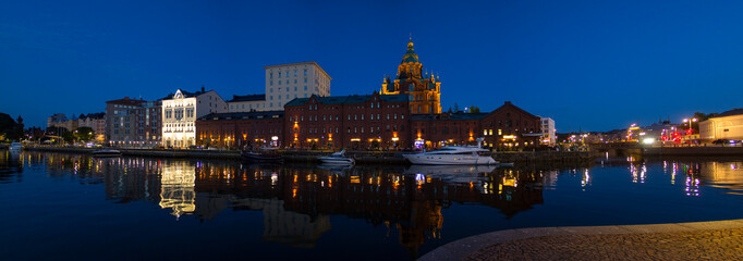 Fototapeta na wymiar Panoramic view of downtown Helsinki with the Uspenski cathedral in the background