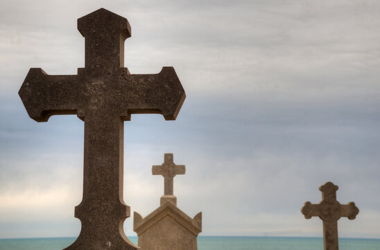 Croix tombales dans le cimeti&egrave;re marin de S&egrave;te, H&eacute;rault, France