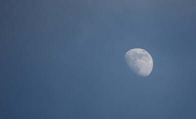 Obraz premium moon over sky