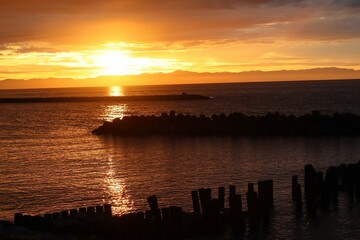 Fototapeta na wymiar 日本海の美しい夕日の風景
