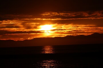 Fototapeta na wymiar 日本海の美しい夕日の風景